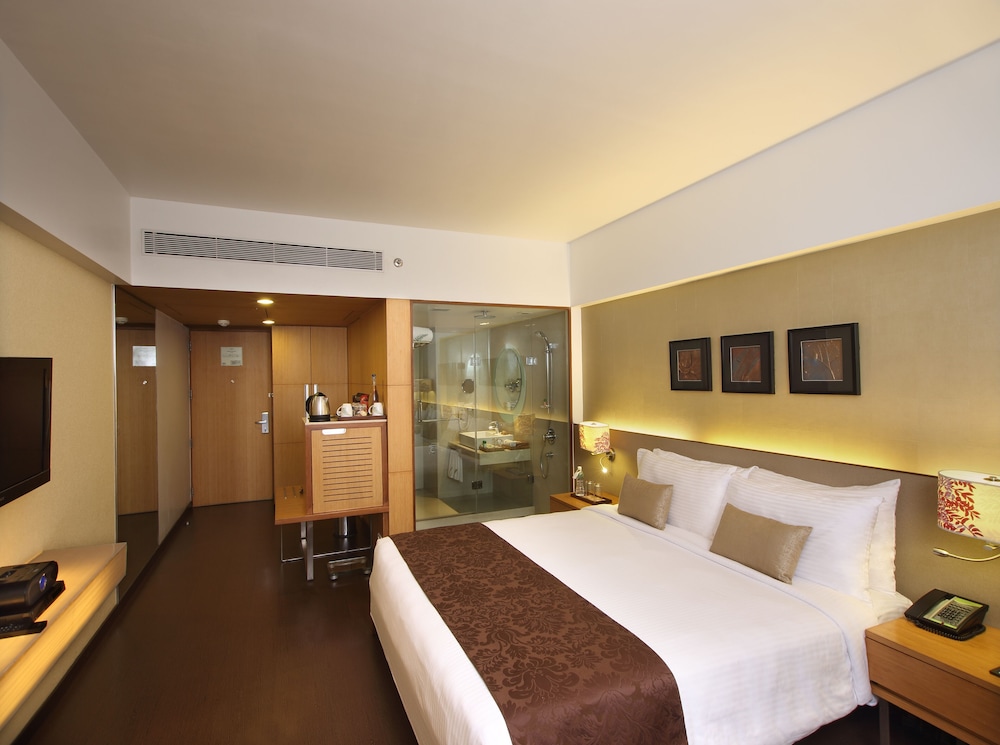 Club Room, 1 Queen Bed, City View (Fortune Club Room) - Photo 1