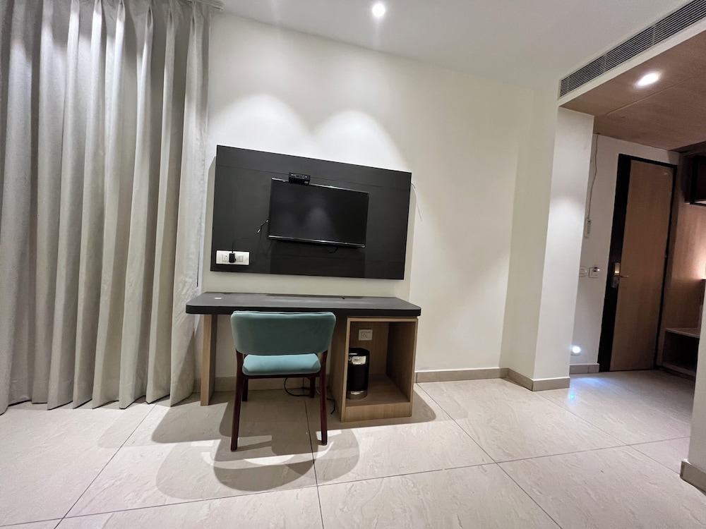 Executive Room - Photo 1