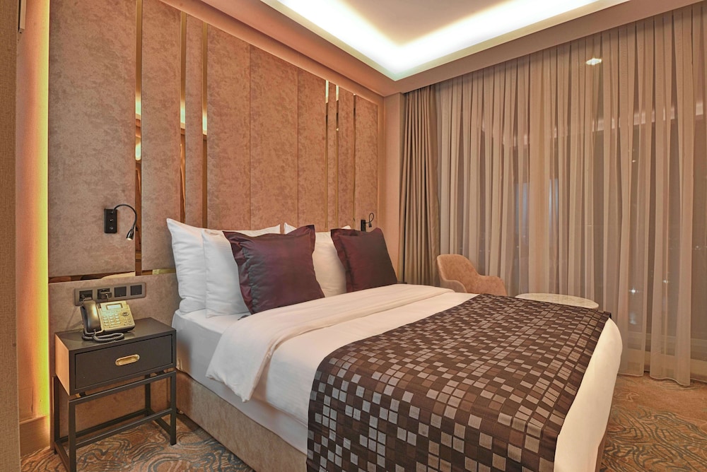 Superior Room, 1 Double Bed, Non Smoking, Balcony (View)
