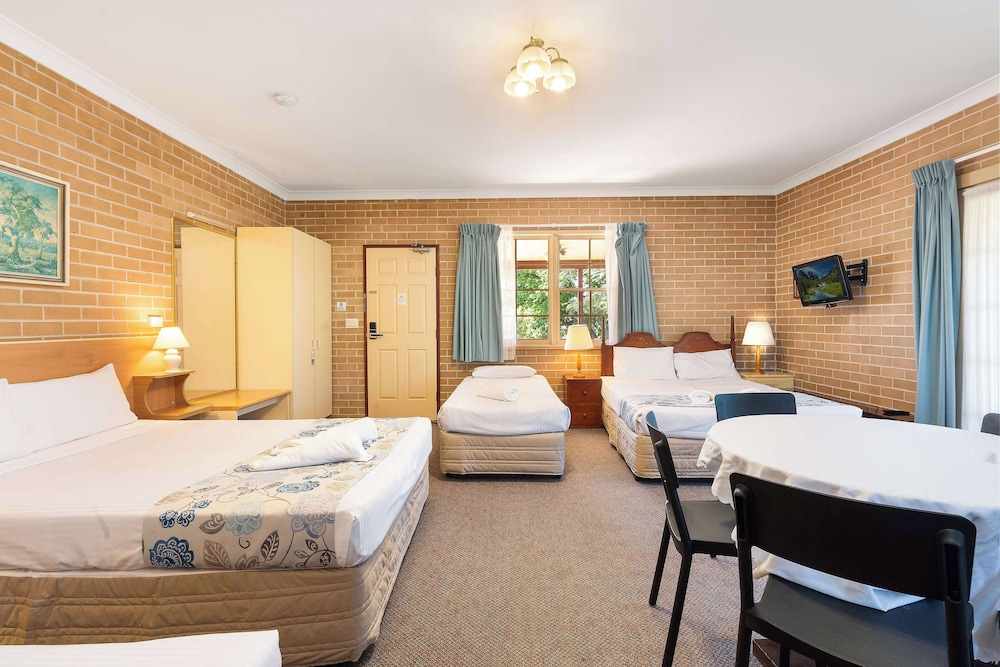 Deluxe Room, Multiple Beds, Non Smoking, Balcony