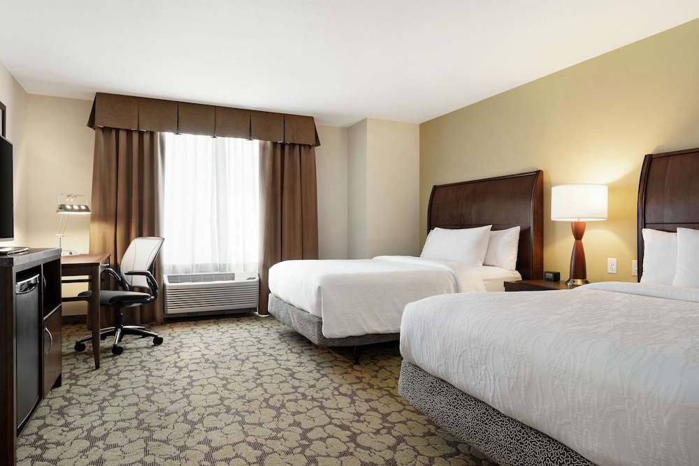Room, 2 Queen Beds, Accessible (Roll in shower)