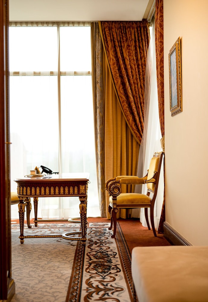 Presidential Suite, 1 Bedroom, Jetted Tub, Park View photo 3