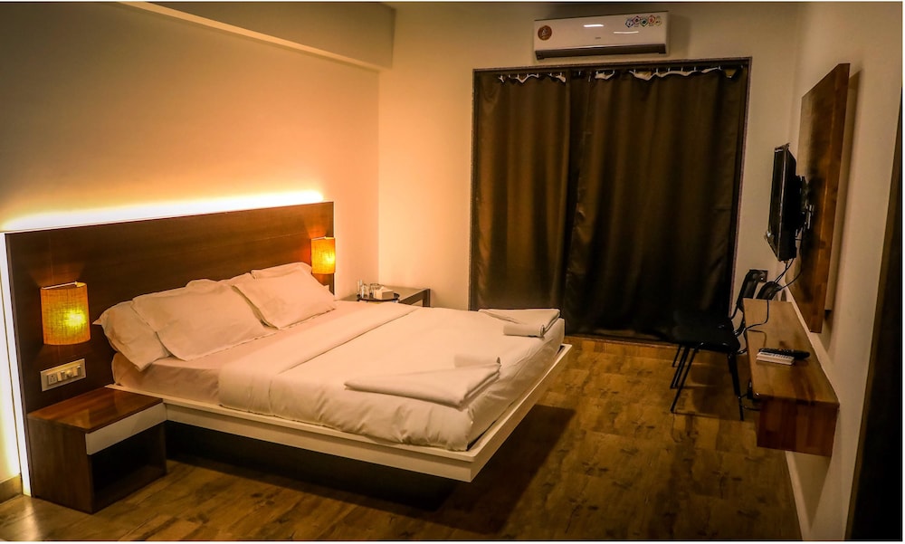 Deluxe Room - Photo 5