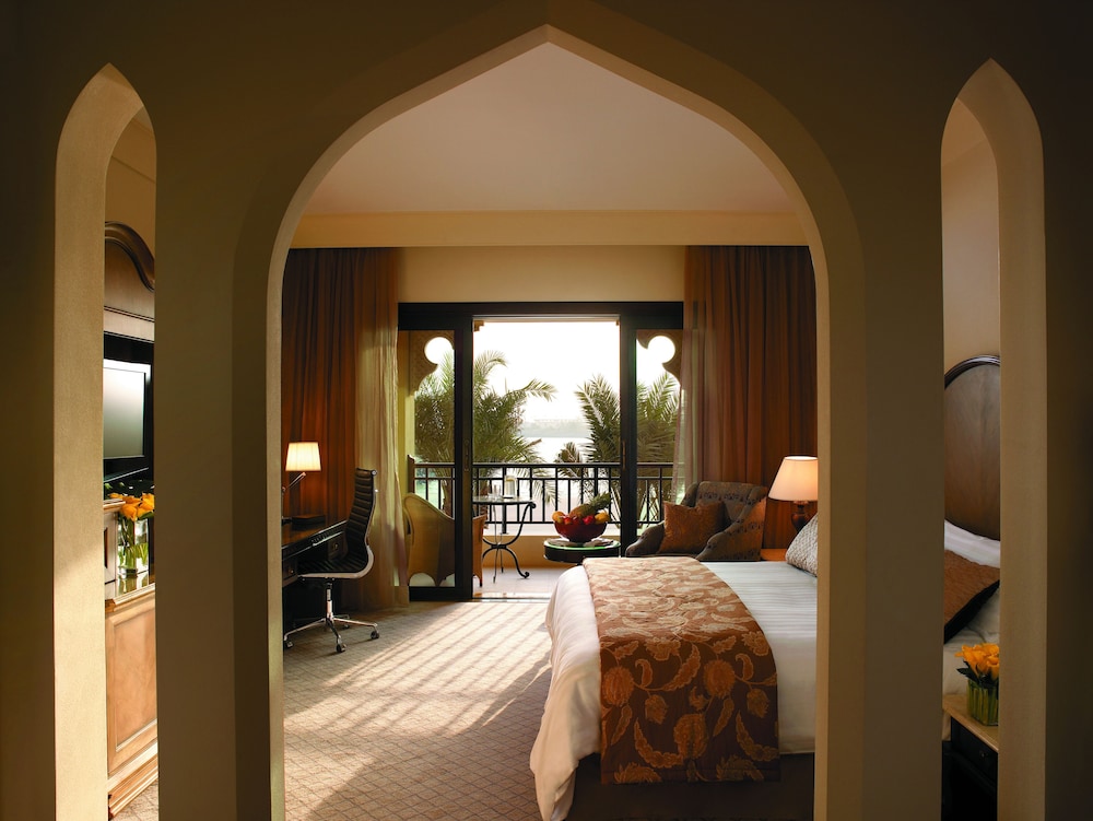 Deluxe Room - Yas Summer Pass (3 Days Complimentary Pass) photo 3