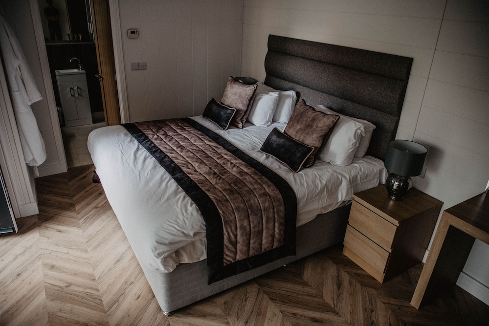 Luxury Cabin, 1 King Bed photo 2