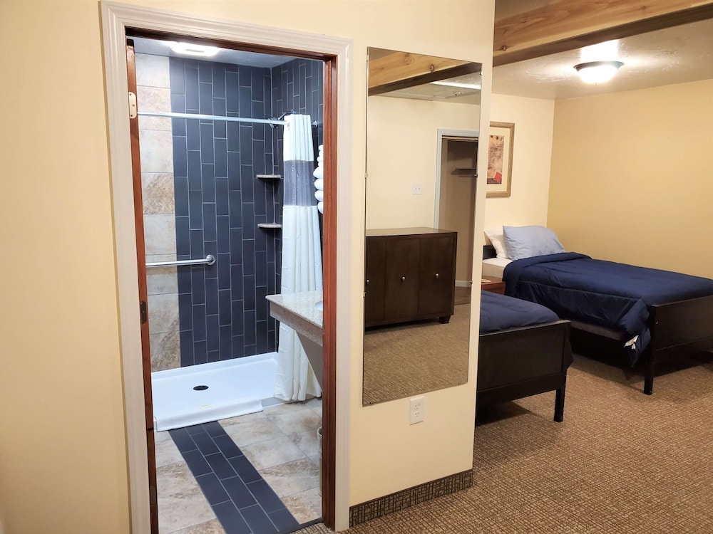 Family Suite (Not Pet Friendly) photo 2