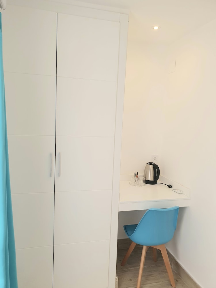 Comfort Double Room, Terrace with Free Airport Shuttle - Photo 4