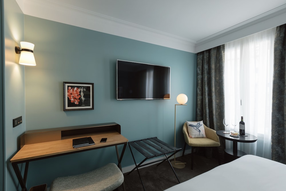 Classic Twin Room, 2 Twin Beds, City View photo 3