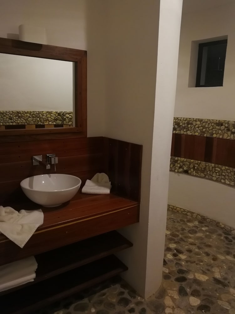 Family Suite, 1 Bedroom, Bathtub, Lagoon View photo 3