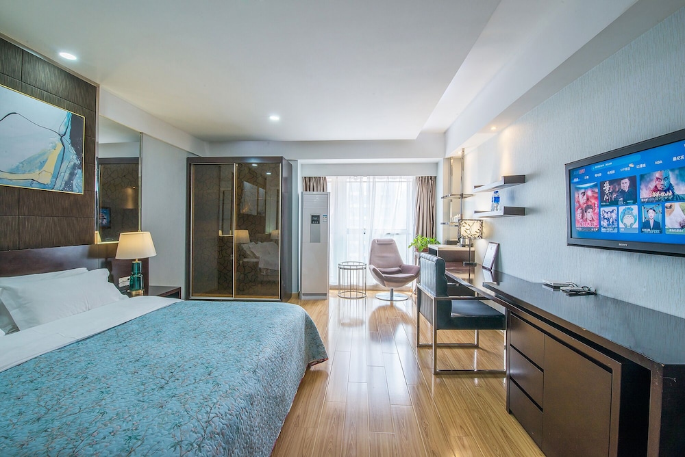 Elite Room, 1 King Bed photo 3
