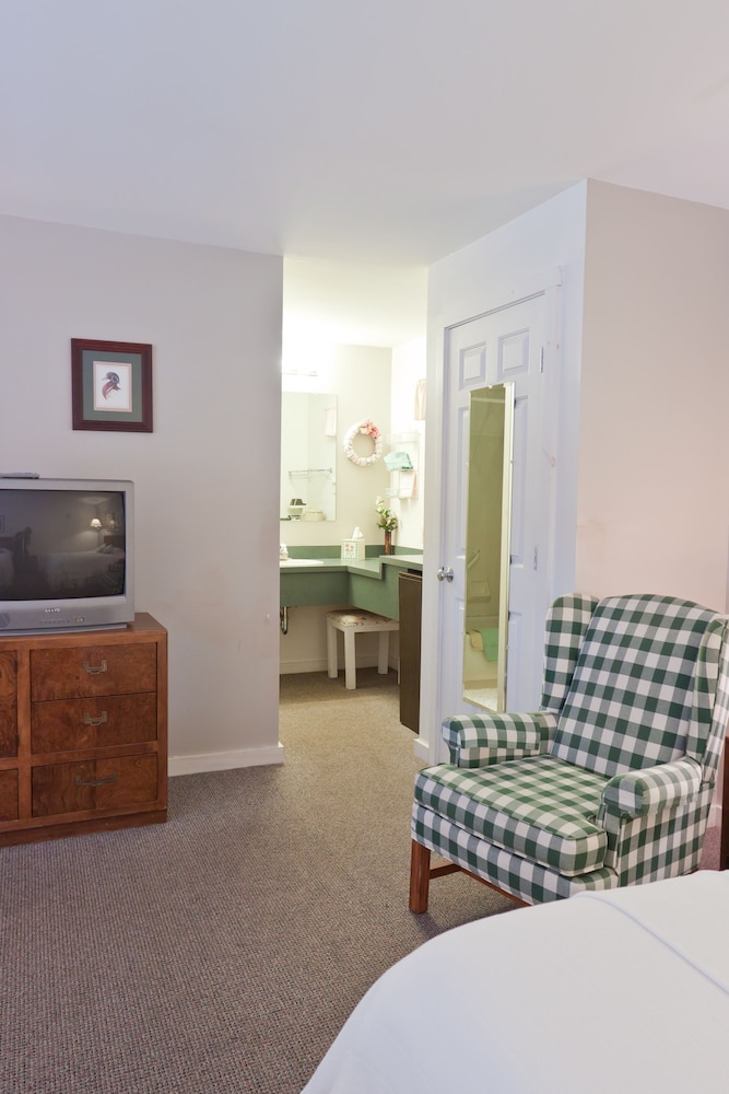 Standard Room, 2 Queen Beds - Photo 1