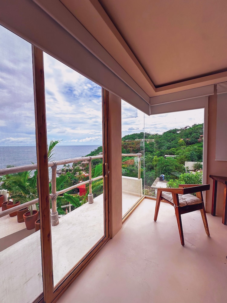 Deluxe Room, Ocean View photo 3