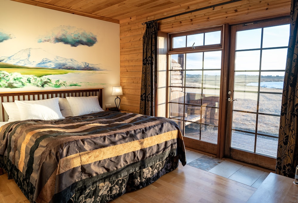 Deluxe Double or Twin Room with Jetted Bathtub photo 3