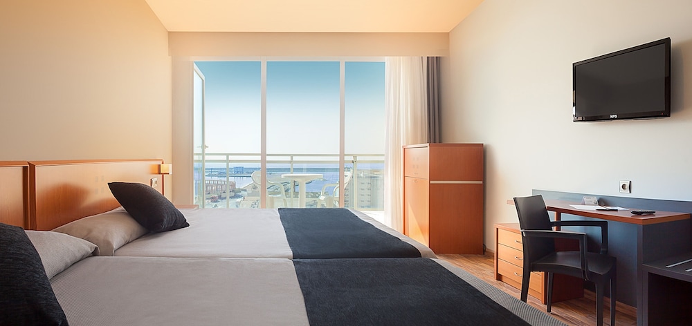 Standard Room, Terrace, City View (4 Adults) photo 3