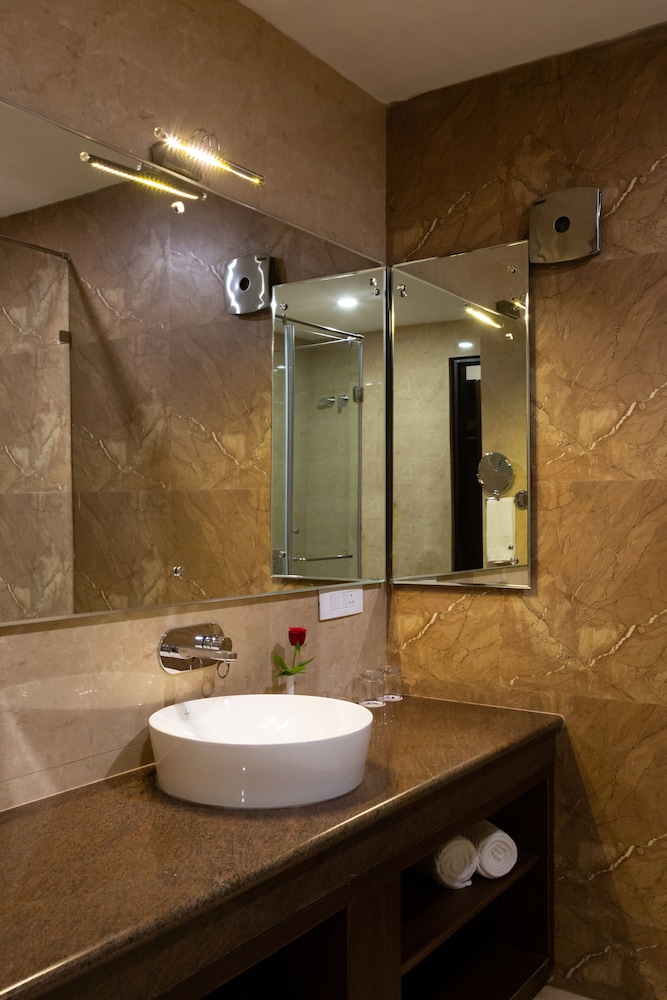 Suite - Photo 3