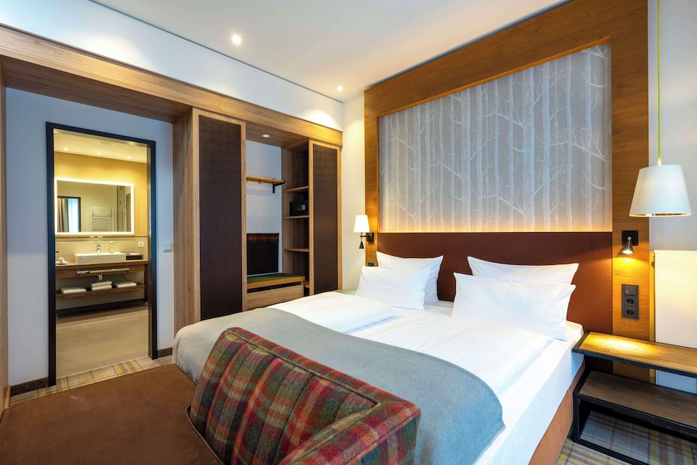 Junior Suite, 1 King Bed, Bathtub - Photo 2