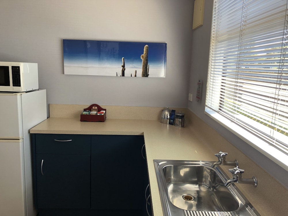 Standard Suite, 2 Bedrooms, Non Smoking, Kitchen (Access Unit), photo 6