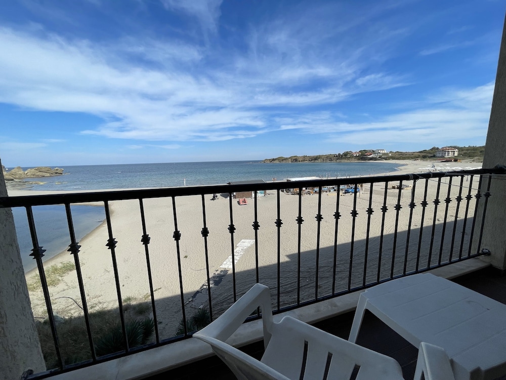 Classic Apartment, Sea View