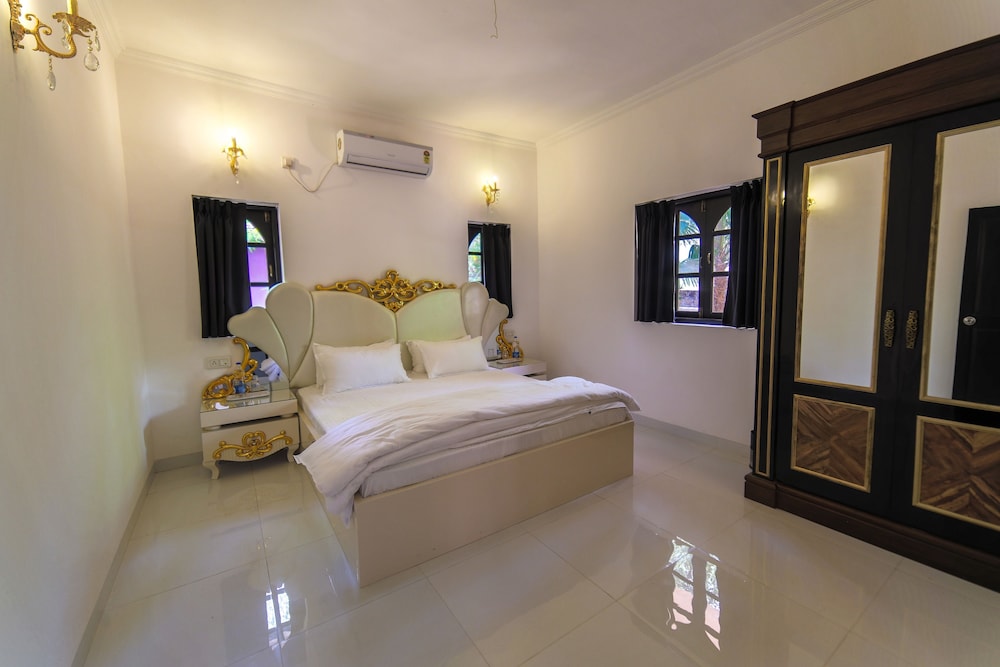 Deluxe Room, Pool View