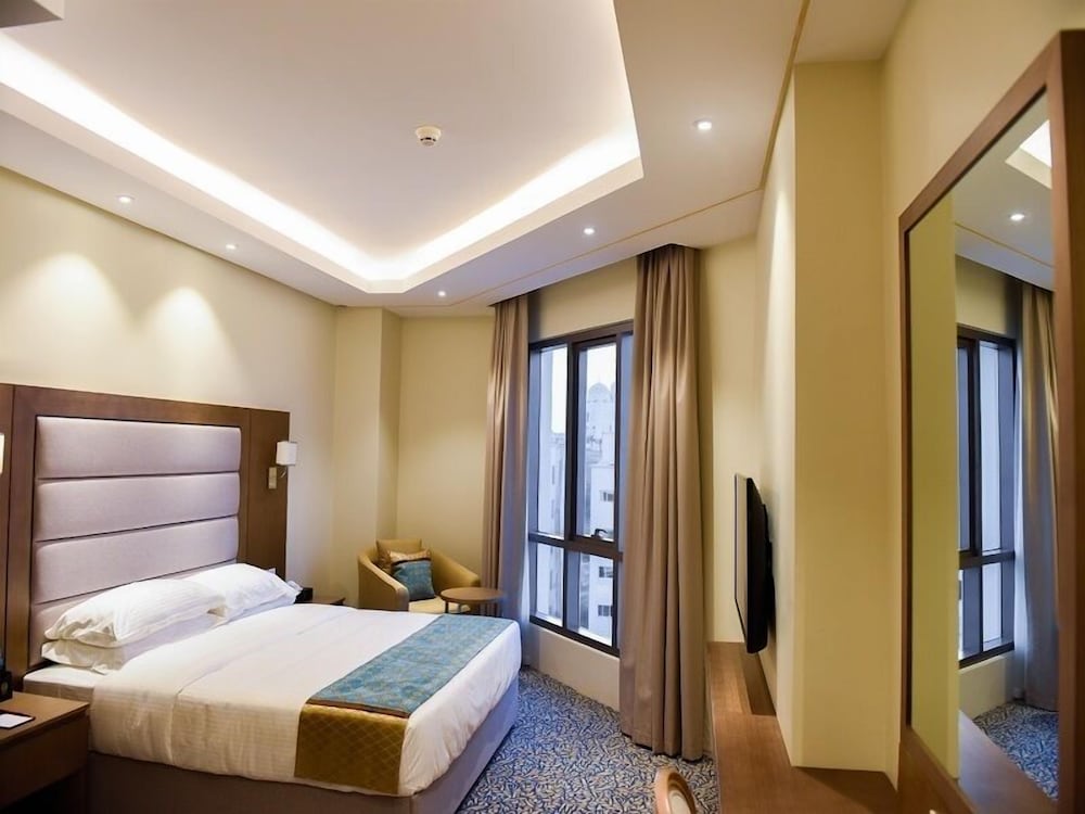 Deluxe Double Room - Photo 13