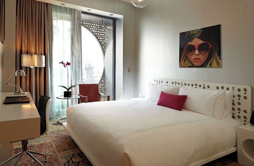 Room, 1 King Bed, Accessible, Pool View (Roll-In Shower, Silver)