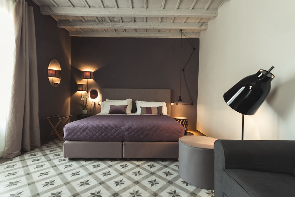 Superior Suite (Mauve) photo 3