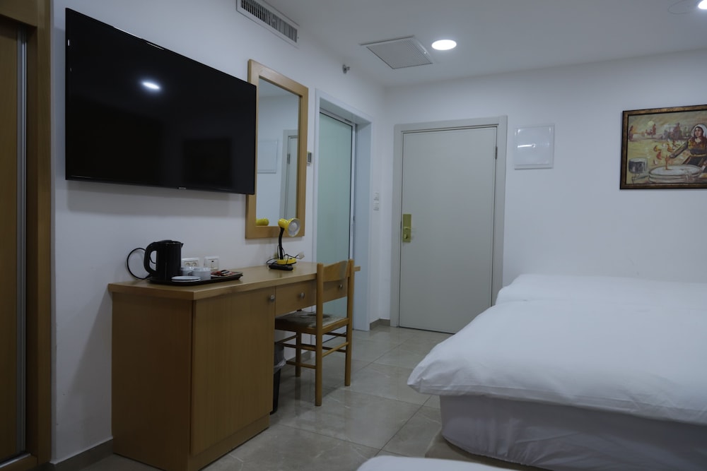 Premium Triple Room - Photo 1