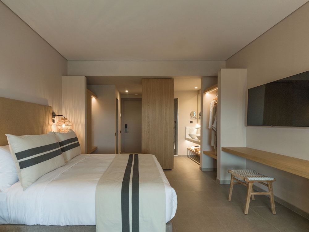 Junior Suite, 1 King Bed with Sofa bed, Resort View photo 2