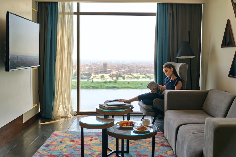Studio Suite, 1 King Bed, Smoking, City View