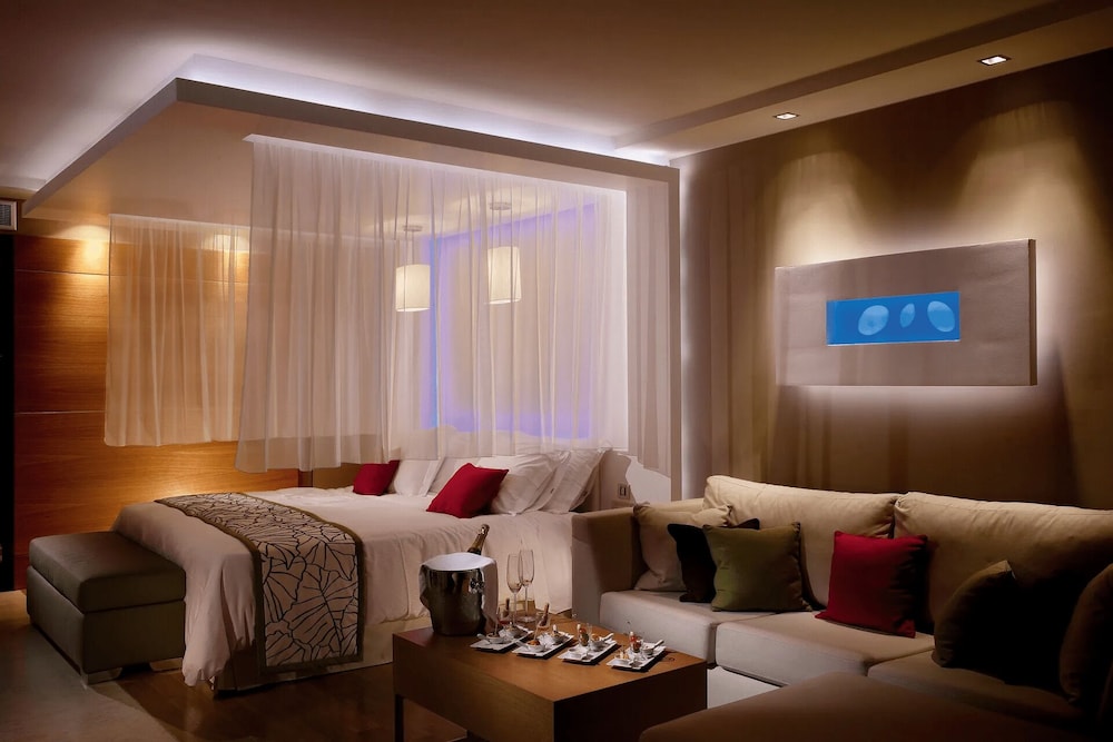 Amus Suite with Private Pool Inland View