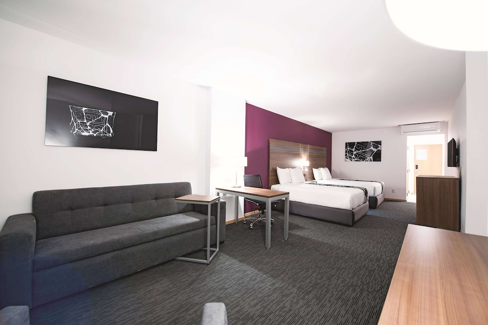 Deluxe Suite, 2 Queen Beds, Non Smoking