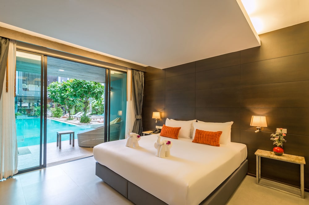 Deluxe Pool Access Room photo 1