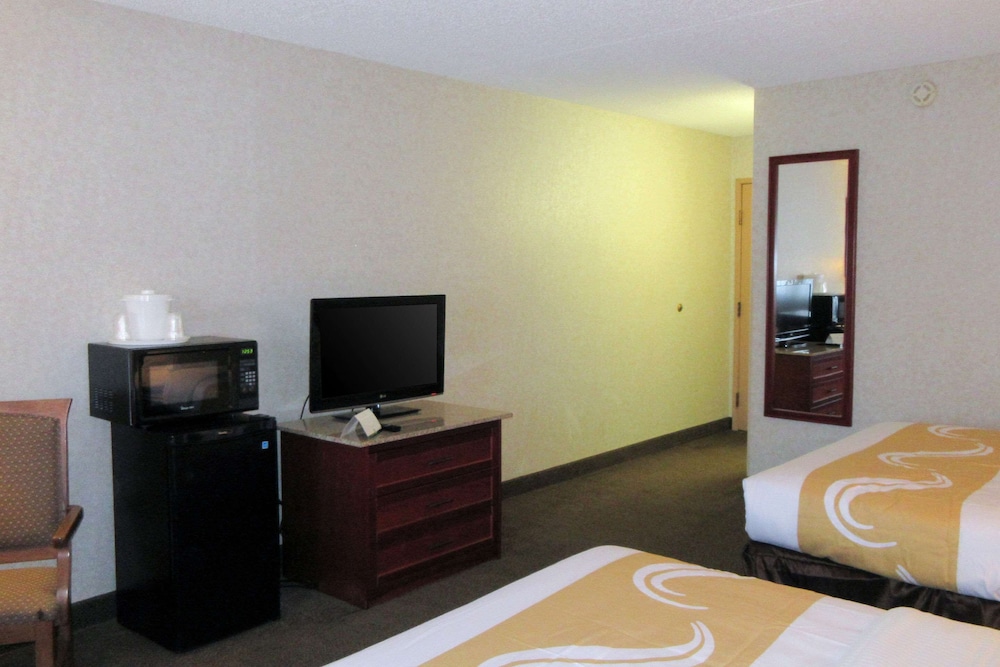 Standard Room, 2 Queen Beds, Non Smoking - Photo 4