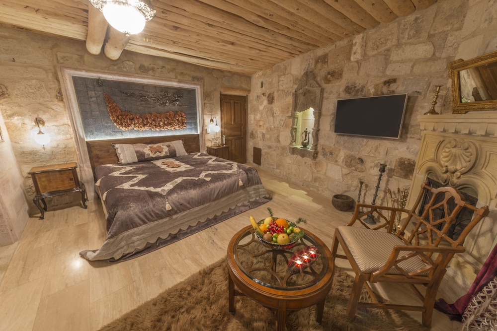 Grand Room, 1 King Bed