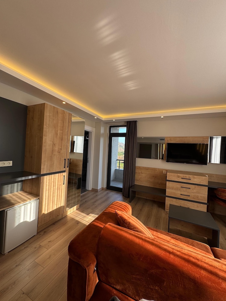 Deluxe Triple Room, Balcony, Mountain View photo 2