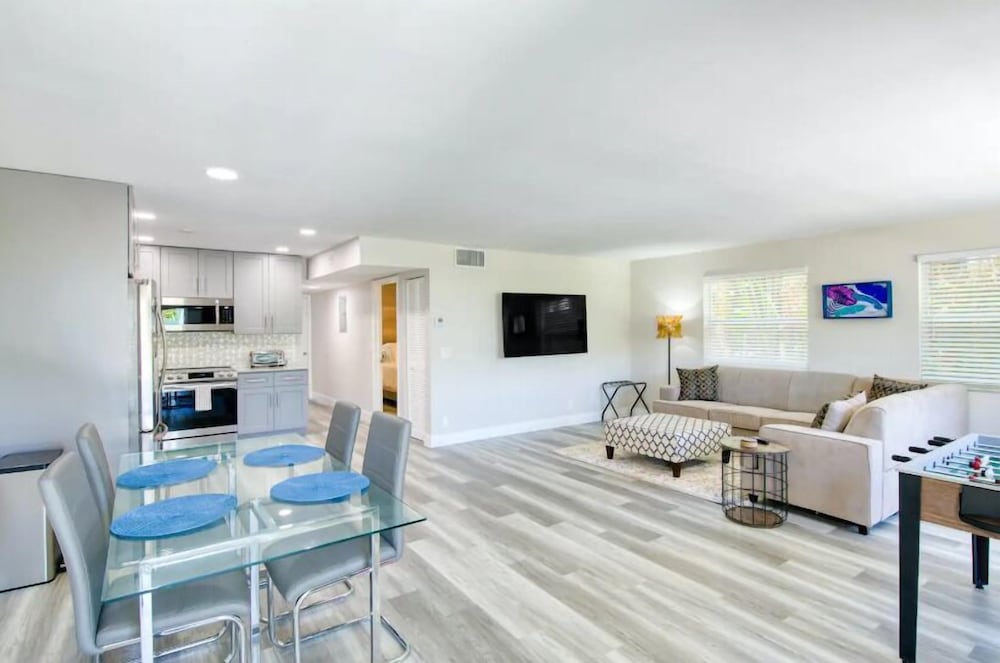 Executive Condo photo 2