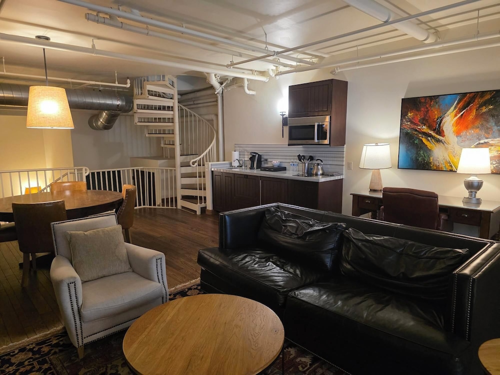 Suite, Mezzanine photo 2