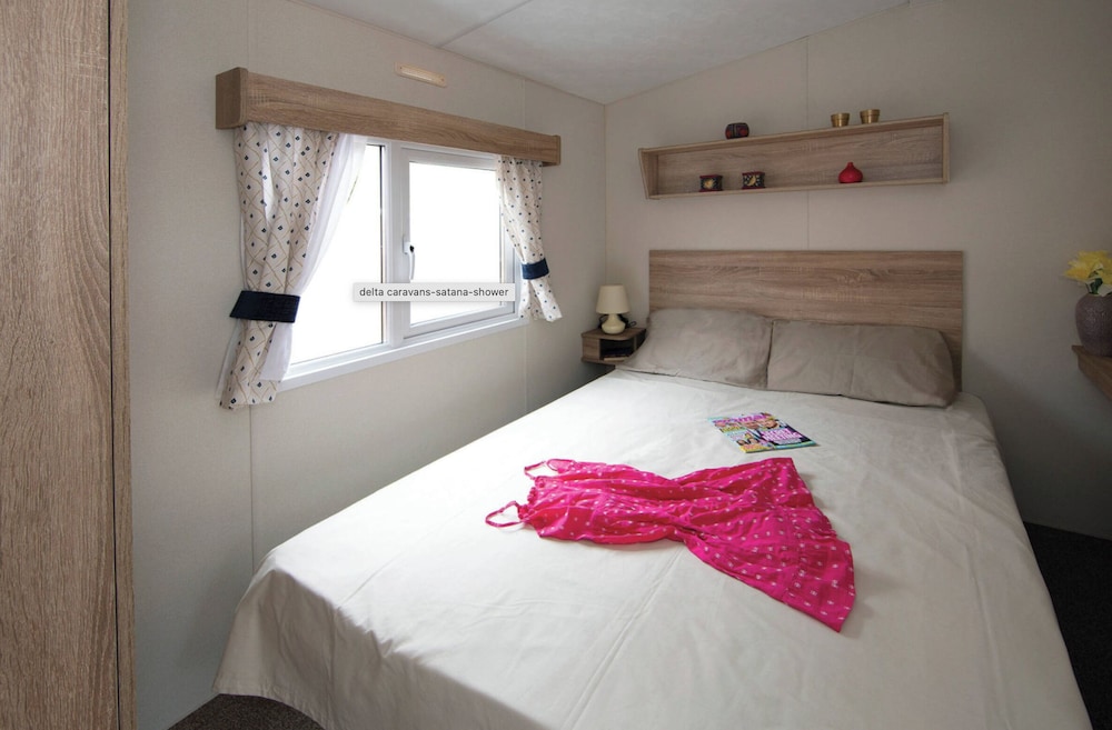 Cute & Cosy 3 Bedroom - No Pets photo 2