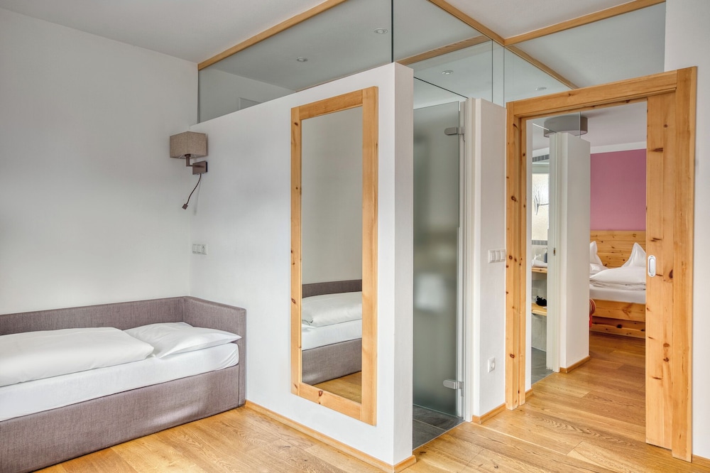 Suite, Mountain View