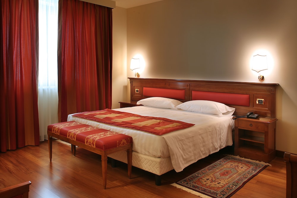 Deluxe Double Room Single Use - Photo 1