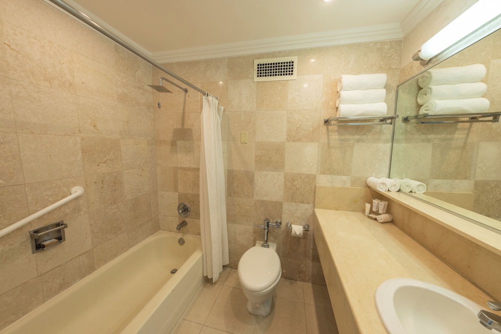 2 Double Beds, City View - Photo 5