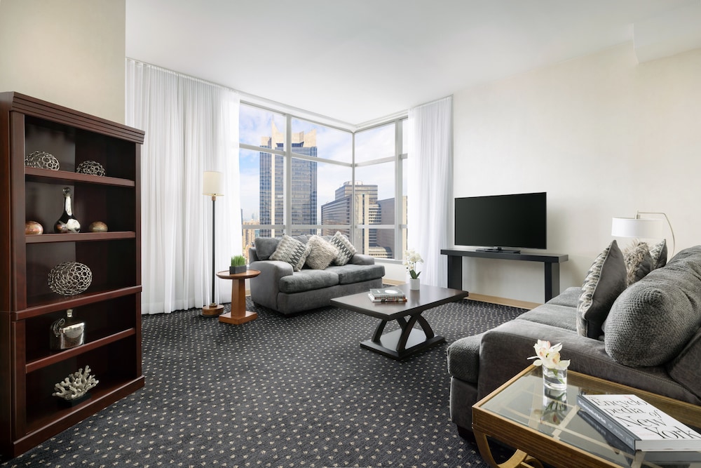 Junior Suite, 1 King Bed thumbnail 6