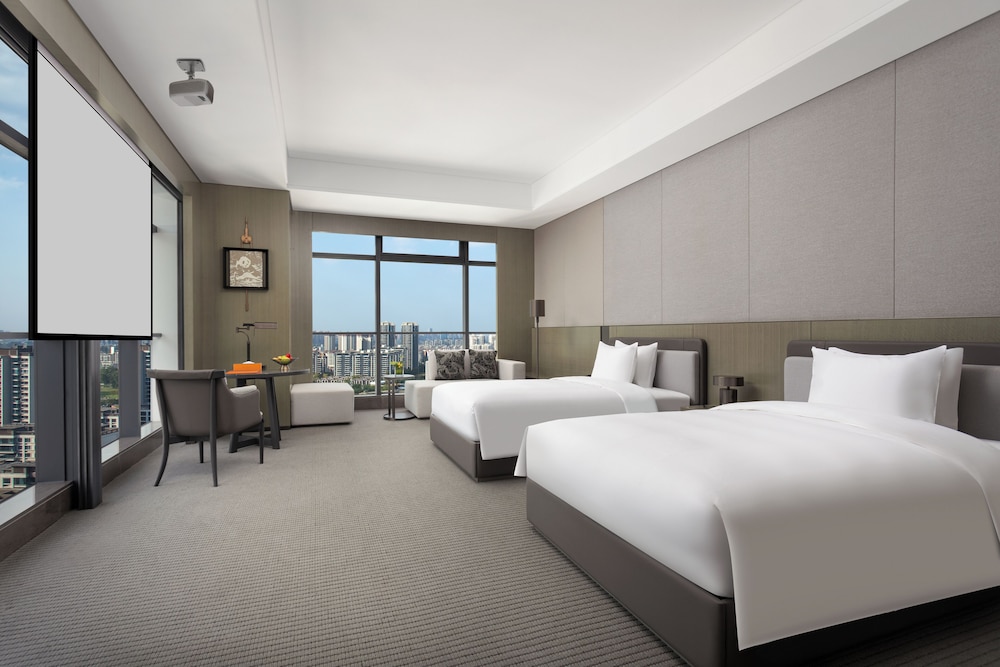 Deluxe Room, 2 Twin Beds, City View