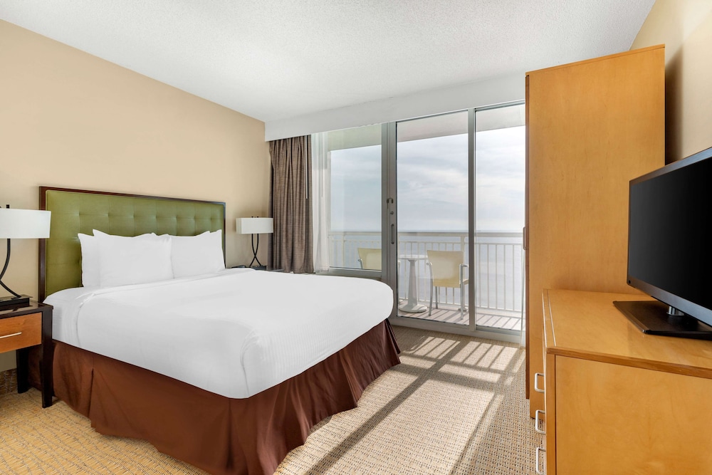 1 BEDROOM OCEAN FRONT STE HEARING/ROLL N SHWR - Photo 2