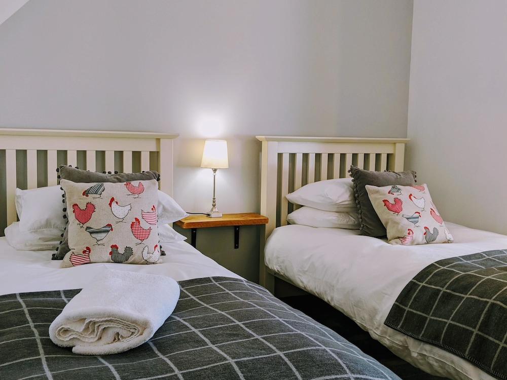 Twin Room (Room 7 No pets) photo 1