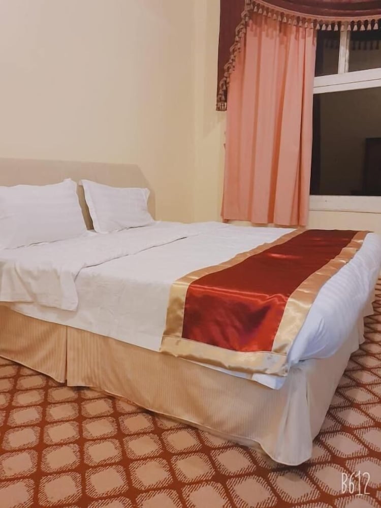 Deluxe Room - Photo 8
