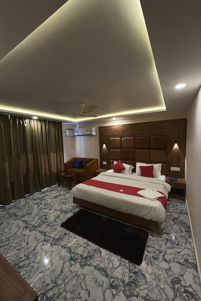 Deluxe Room, City View