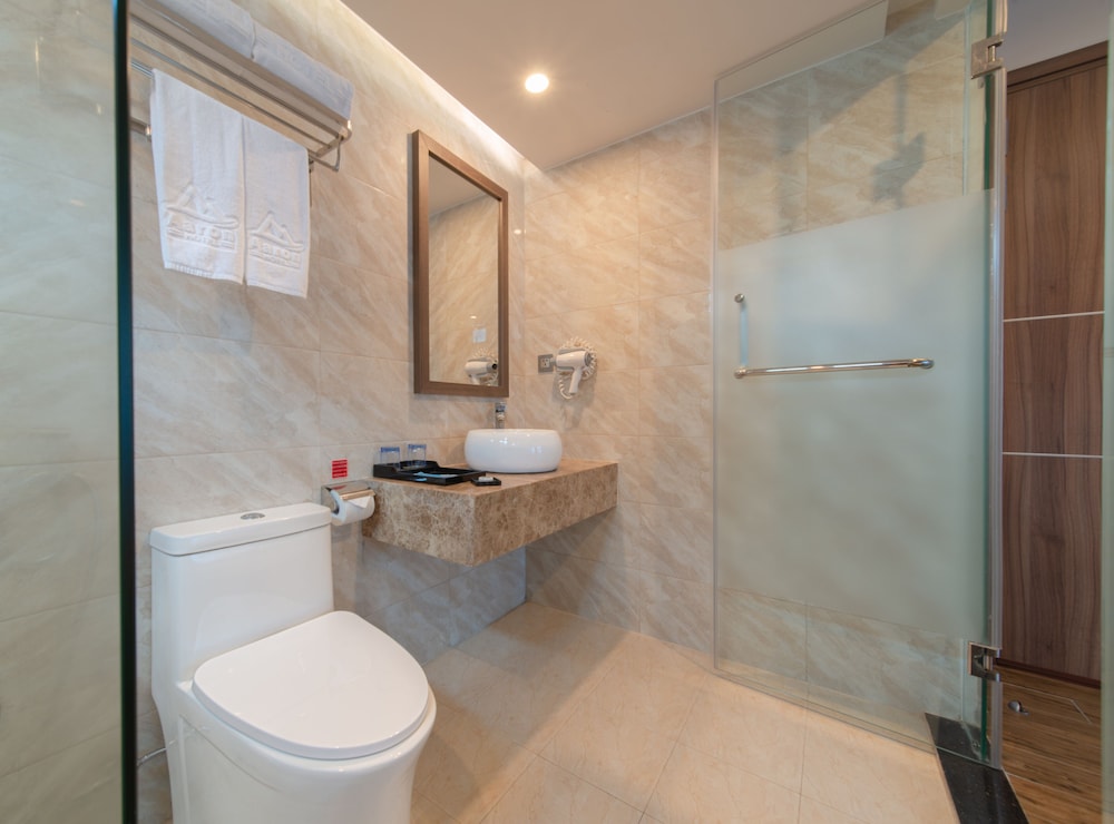 Deluxe Triple Room, City View photo 3