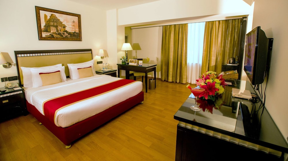 Premium Room, 1 King Bed - Photo 4