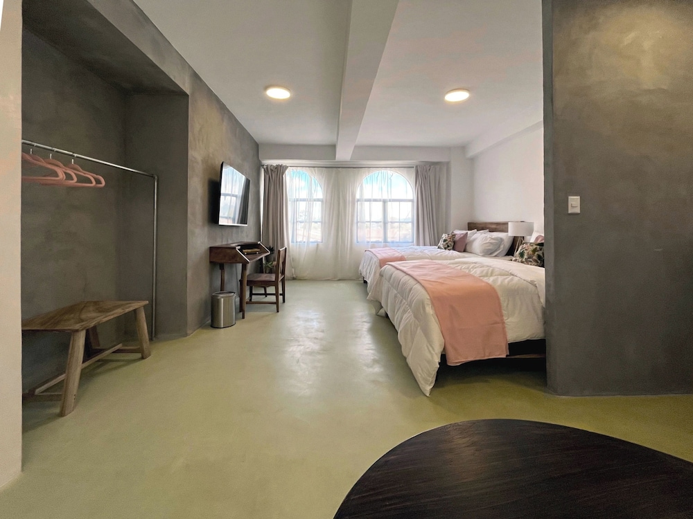 Design Double Room, 2 Queen Beds, Non Smoking, Mountain View photo 1